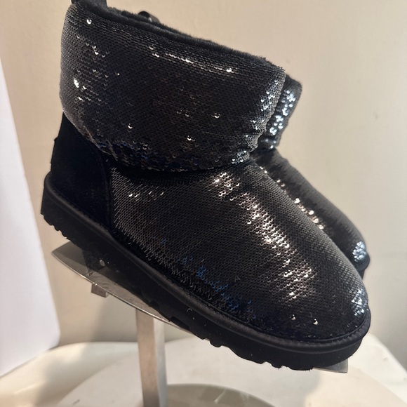 UGG® Classic Mini Mirror Ball Bootie Women’s size 6 NEW - Picture 1 of 8